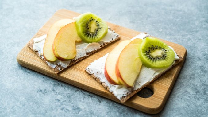 cheese-apple-slices-kiwi