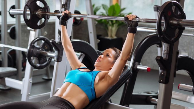 exercises-barbell-young-woman-lying-bench (2)